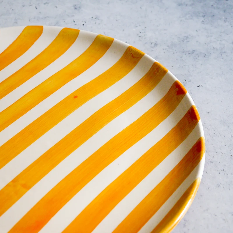 Assiette à larges rayures, Ø 27 cm - Livraison prévue mi-octobre