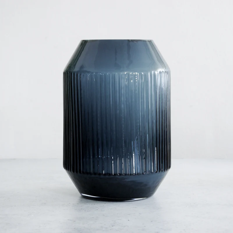 Grand vase en verre bleu