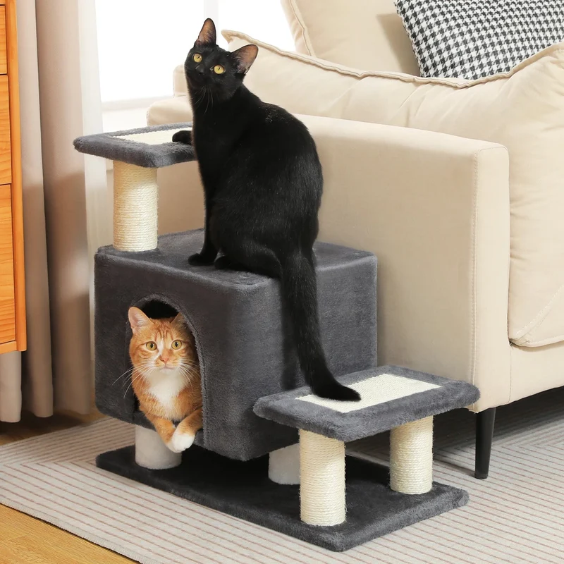Petit arbre à chat de jeux