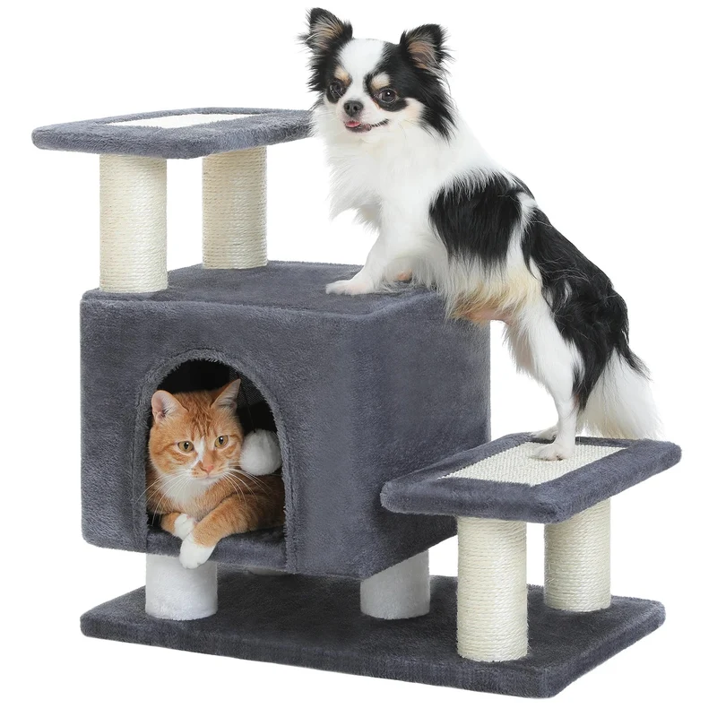Petit arbre à chat de jeux