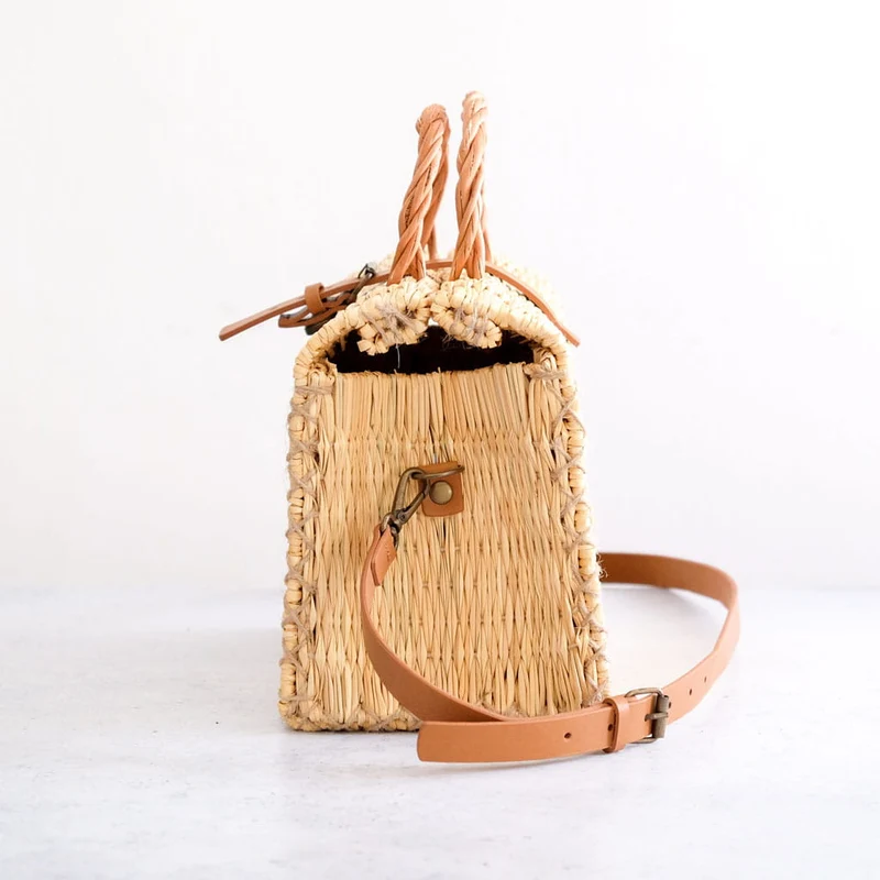 Petit panier traditionnel portugais avec lanière, couleur naturelle