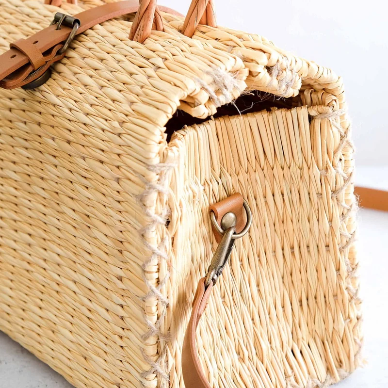 Petit panier traditionnel portugais avec lanière, couleur naturelle