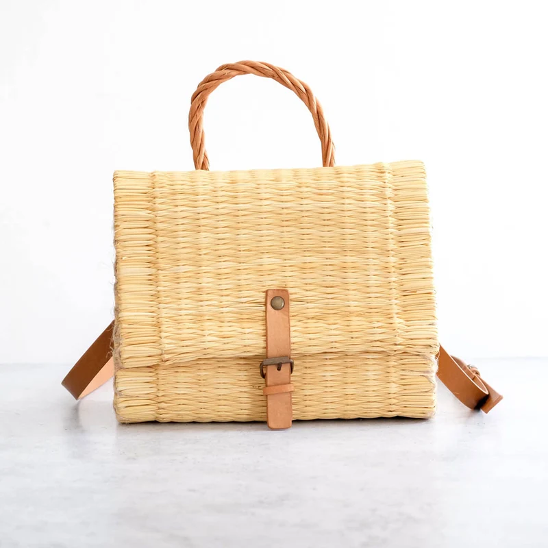 Petit panier traditionnel portugais avec lanière, couleur naturelle