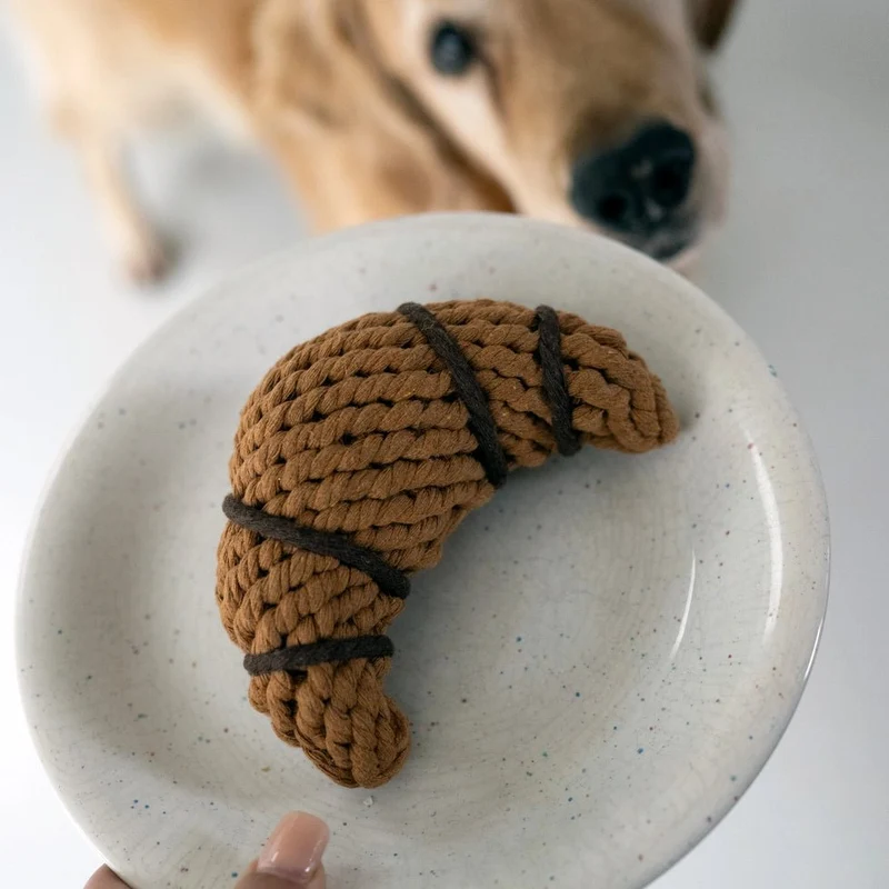 Jouet en corde de coton pour chien CHRISSY CROISSANT 🥐