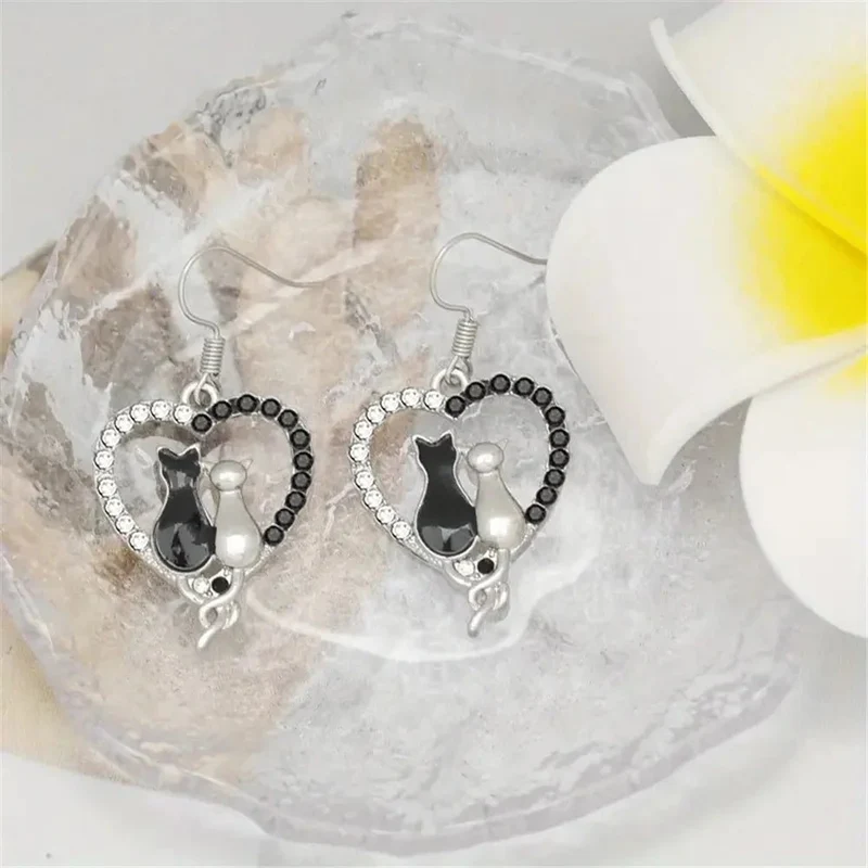 Boucles Chat Élégantes Zircon