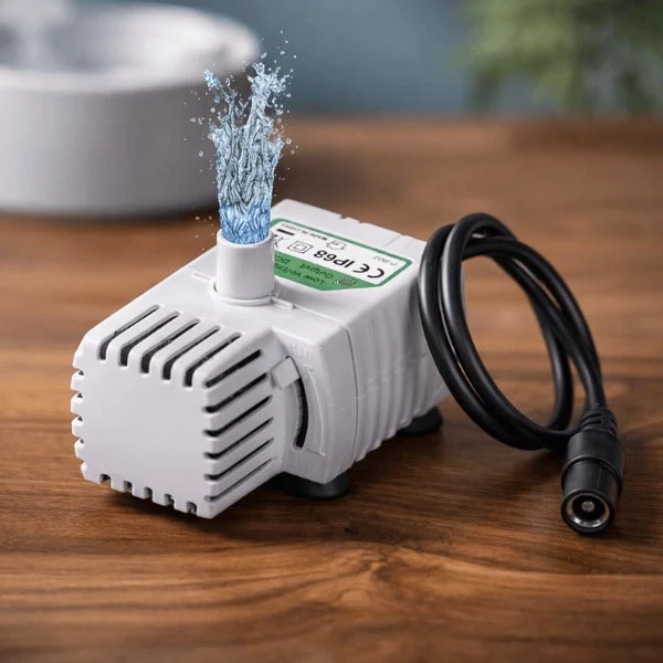 Pompe fontaine pour chat - prise ronde filtrée