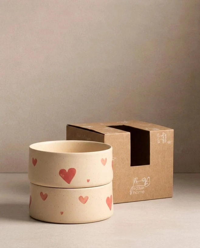 Gamelles pour chien en céramique artisanale Cozy Hearts (lot de 2) — Egg Back Home