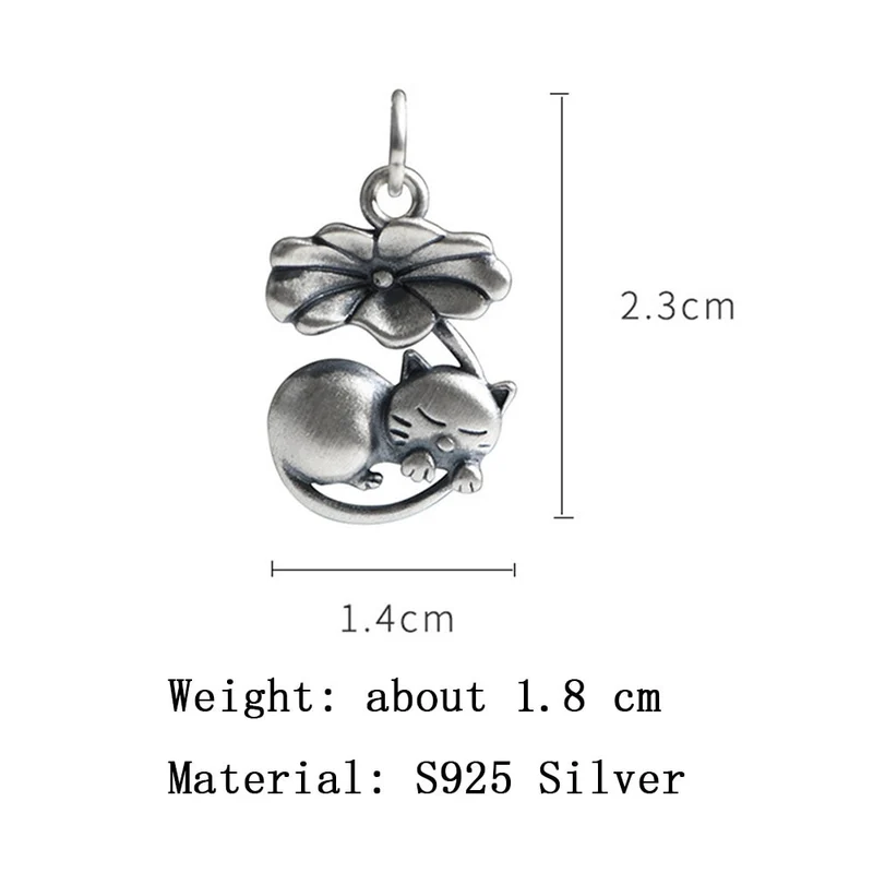Pendentif chat sous une fleur de lotus