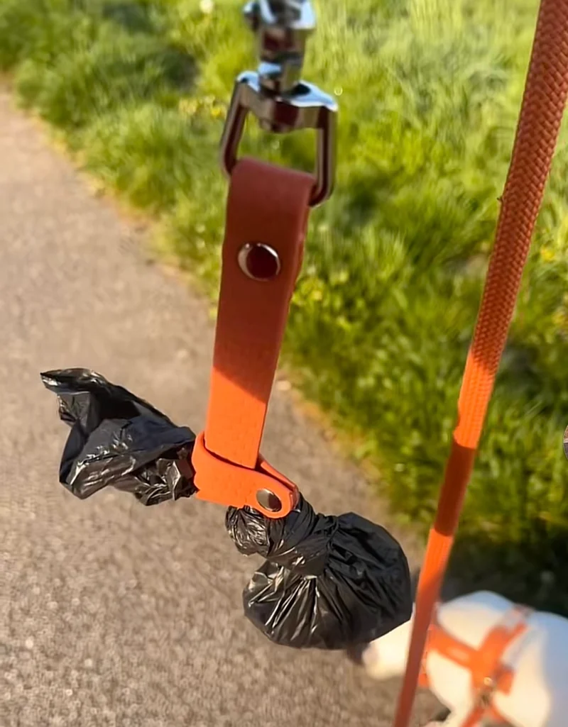 Accroche sac à déjection pour chien en biothane 16 & 25 mm