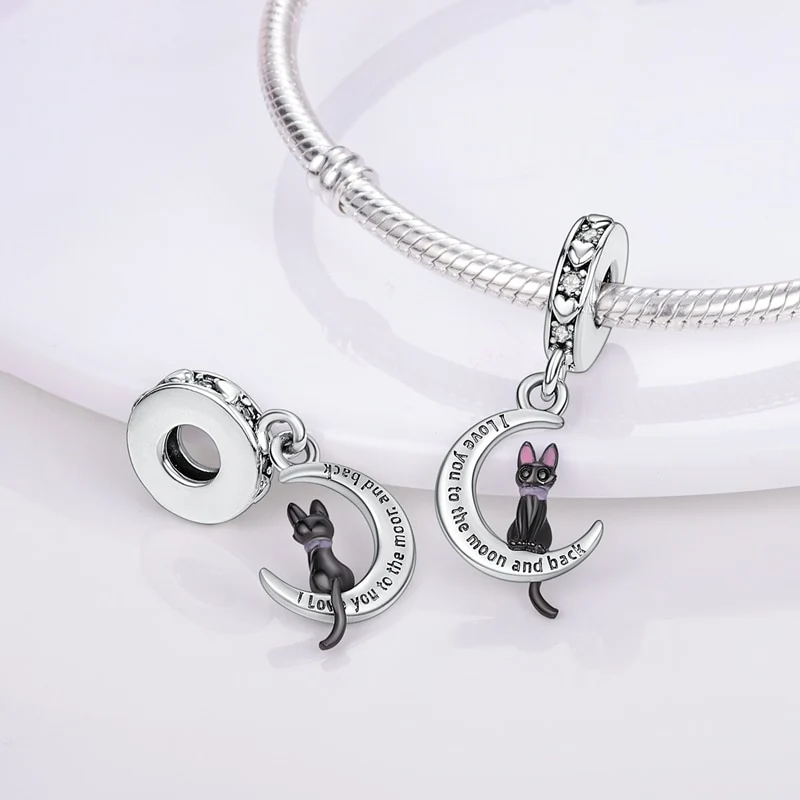 Pendentif chat sur la lune