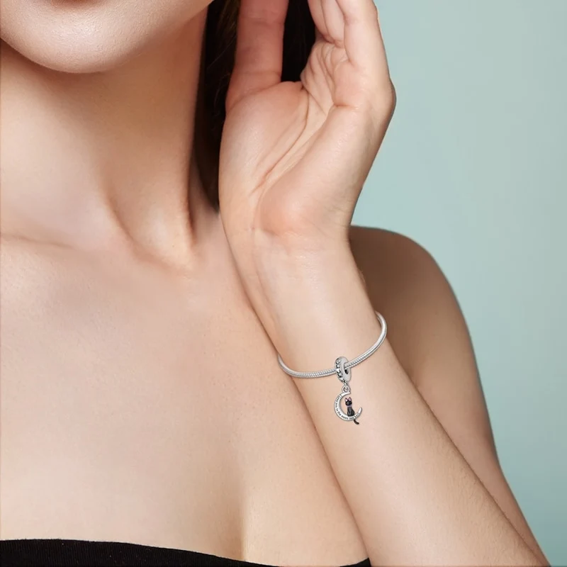 Pendentif chat sur la lune