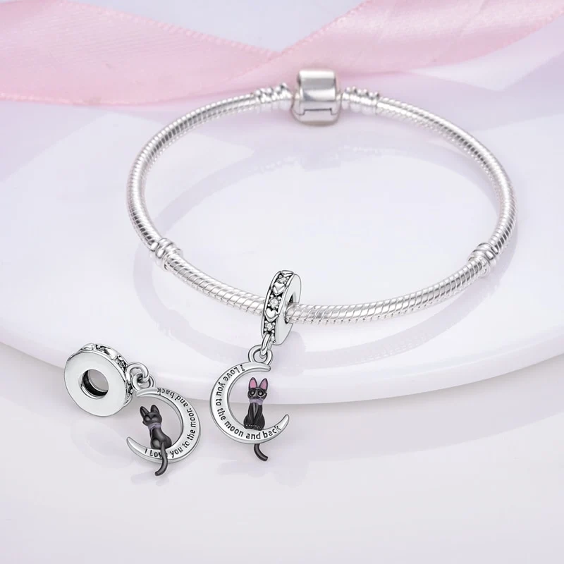 Pendentif chat sur la lune