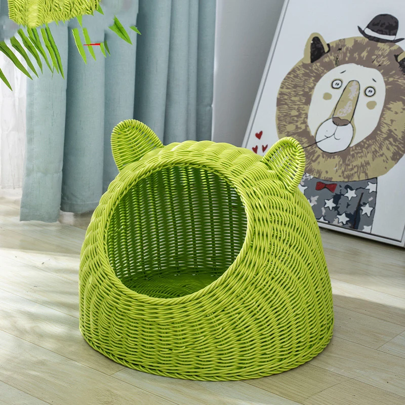 Panier en osier avec oreilles de chats