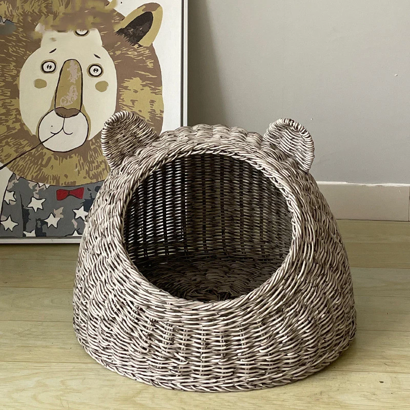 Panier en osier avec oreilles de chats