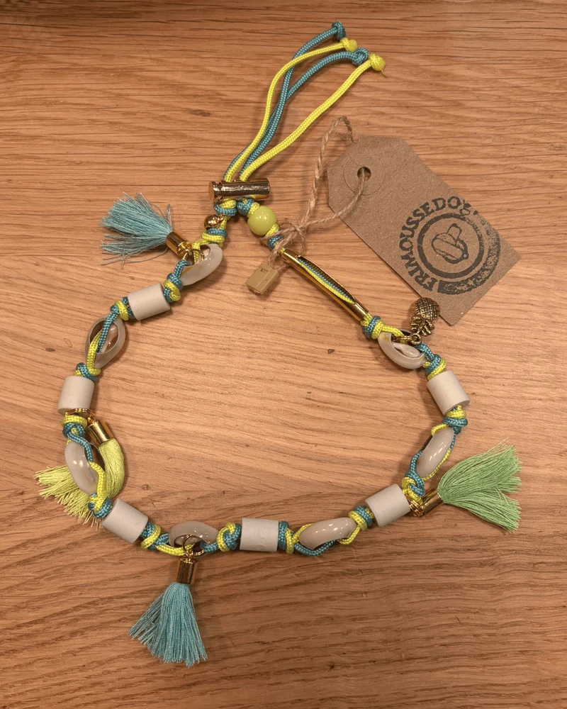 Collier EM chien porte médaille coquillages, bijou bohème (plusieurs coloris)