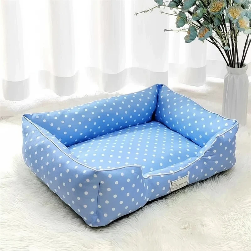 Panier pour petit chien a pois