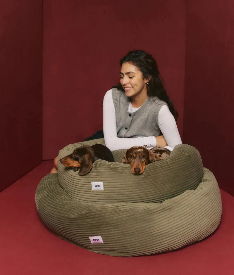 Lit rond NUBA en velours côtelé vert – Un cocon chic pour chien apaisé