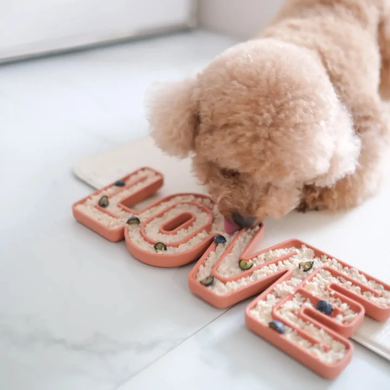 LOVE ❤️ – Le tapis à lécher design pour sublimer les repas