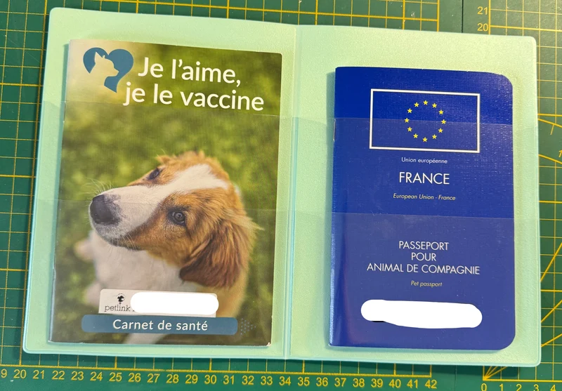 Protège carnet de santé personnalisé pour chien et chat - Gravure laser