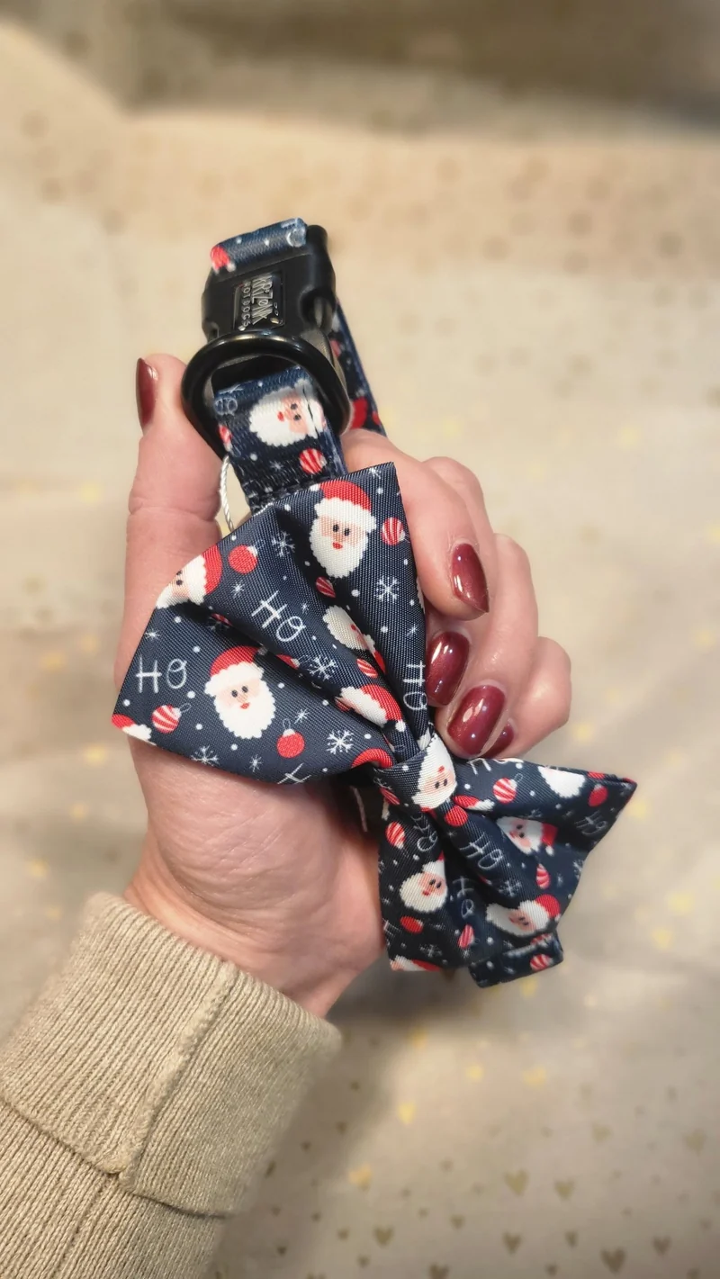 Collier HoHoHo Bleu Foncé – Réglable Nylon Motif Père Noël