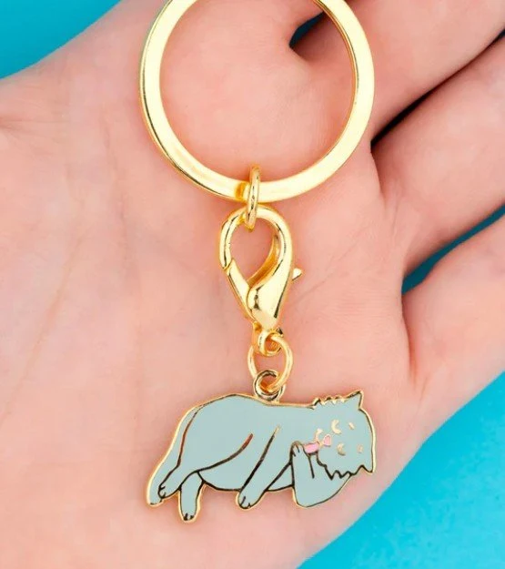 Porte-clé médaille chat gris – Félin & raffiné