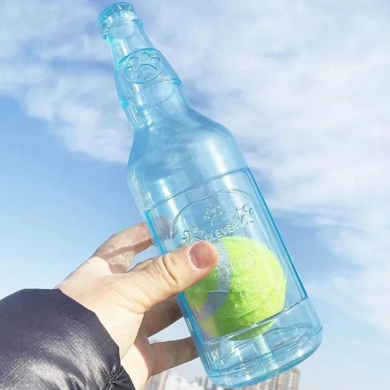 Bouteille avec balle pour chien