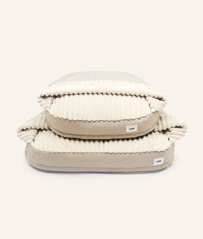 Lit pour chien à capuche en chenille beige, Maso