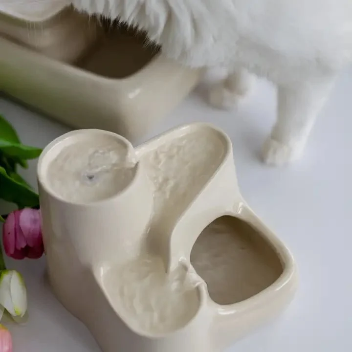 Fontaine en céramique pour chat – Élégance, silence et hydratation