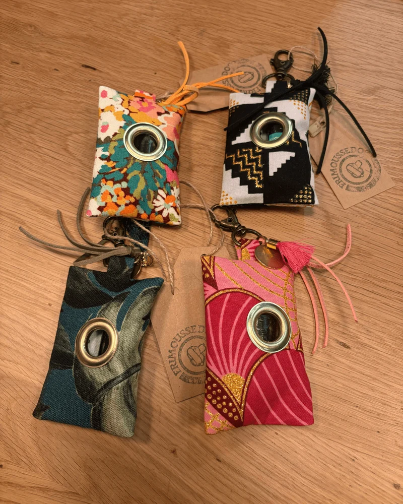 Distributeur sacs chien tissu artisanal Frimousse Dog