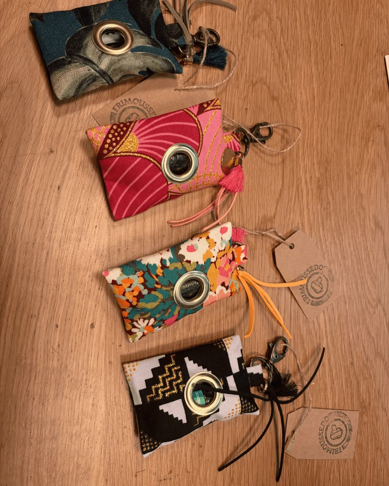 Distributeur sacs chien tissu artisanal Frimousse Dog