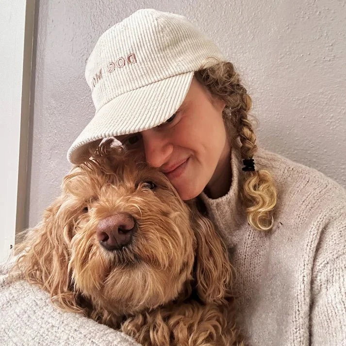 Casquette DOG MUM velours beige – chic & douceur d’automne