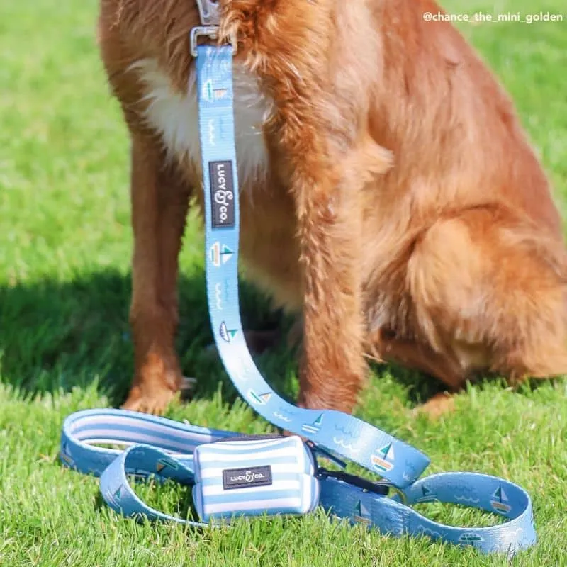 DISTRIBUTEUR DE SACS À DÉJECTION POUR CHIEN - RAYURES BLEUES "SET SAIL"