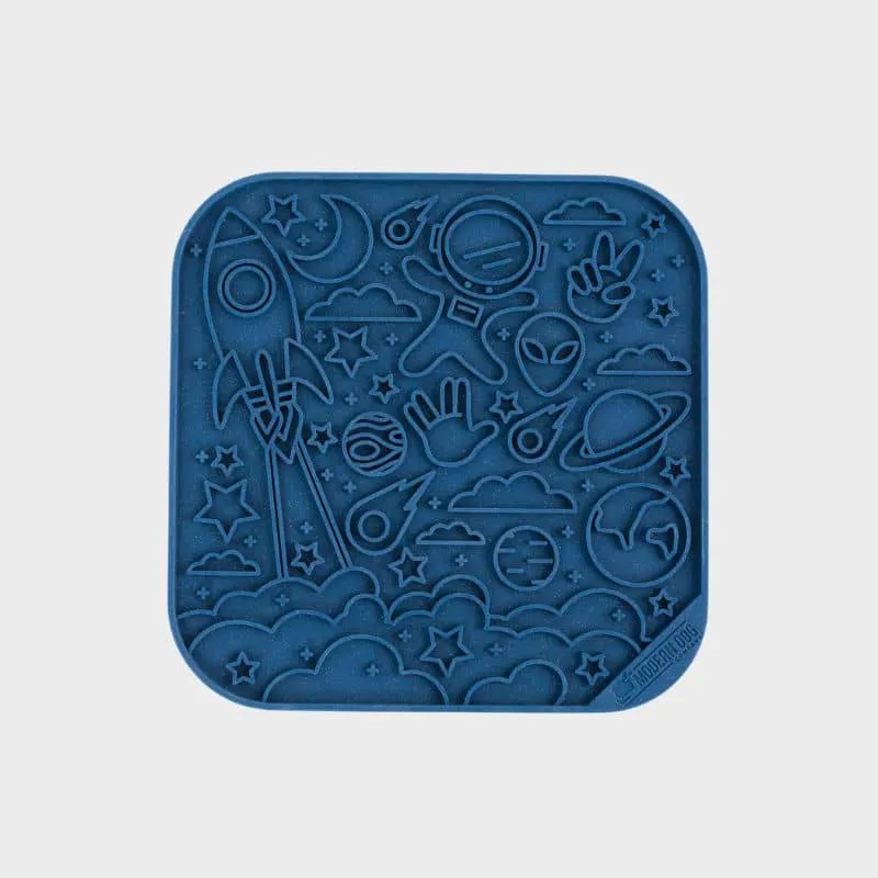 TAPIS DE LÉCHAGE ET D’OCCUPATION POUR CHIEN ET CHAT - OUT OF THIS WORLD SPACE
