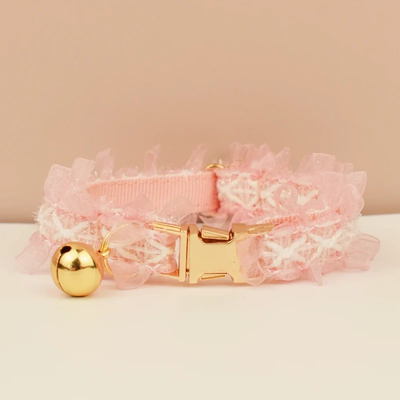 Collier en dentelle entièrement personnalisable