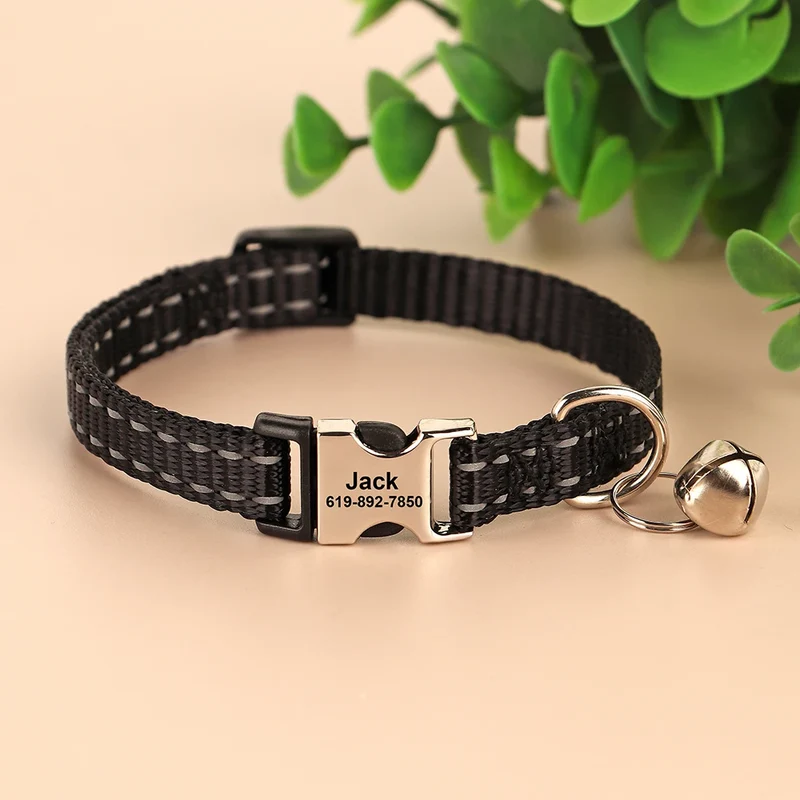 Collier avec fermoir gravé