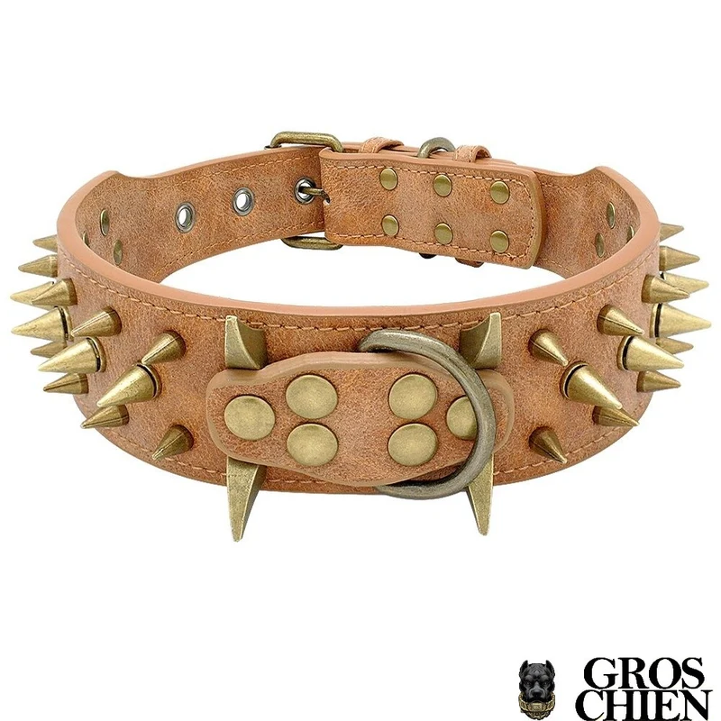 COLLIER EN CUIR BEIGE CLOUTÉ OR "SABLE"