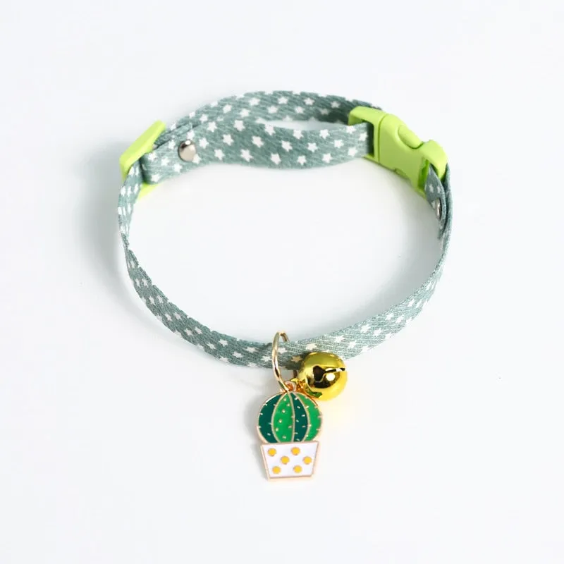 Collier aux motifs colorés avec pendentif