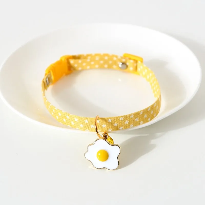 Collier aux motifs colorés avec pendentif