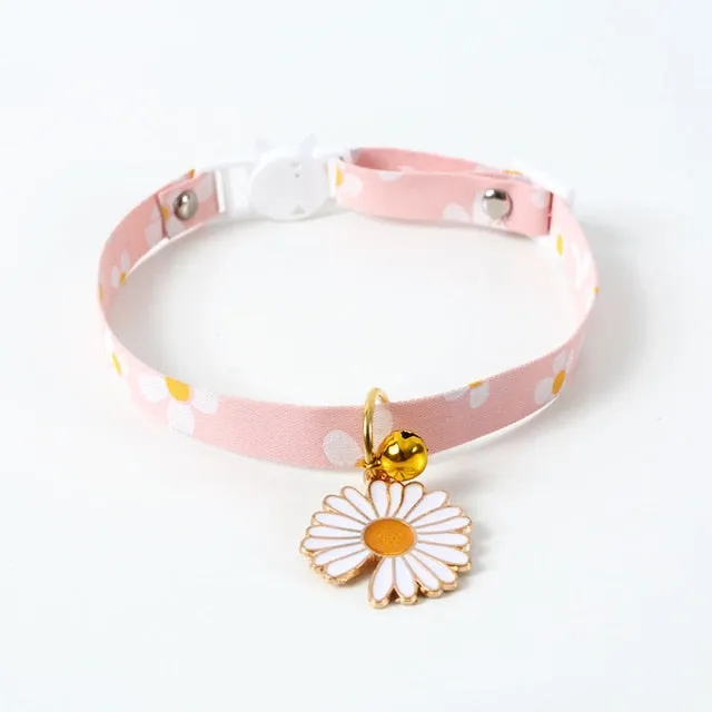 Collier aux motifs colorés avec pendentif