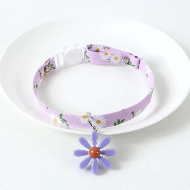 Collier aux motifs colorés avec pendentif