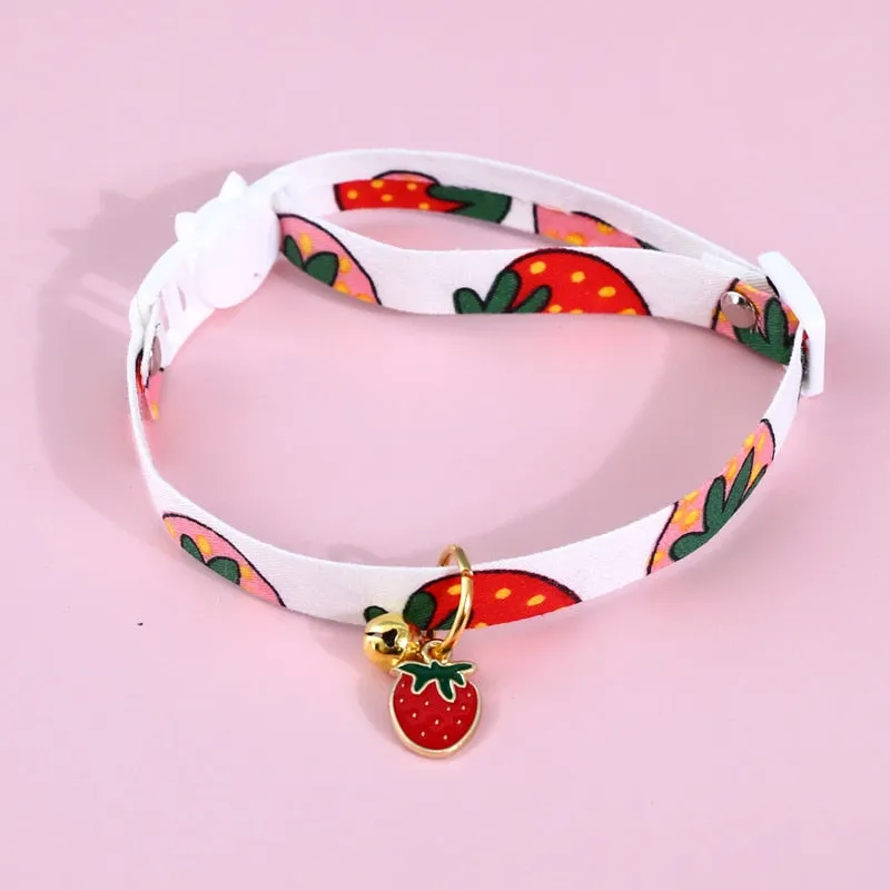 Collier aux motifs colorés avec pendentif