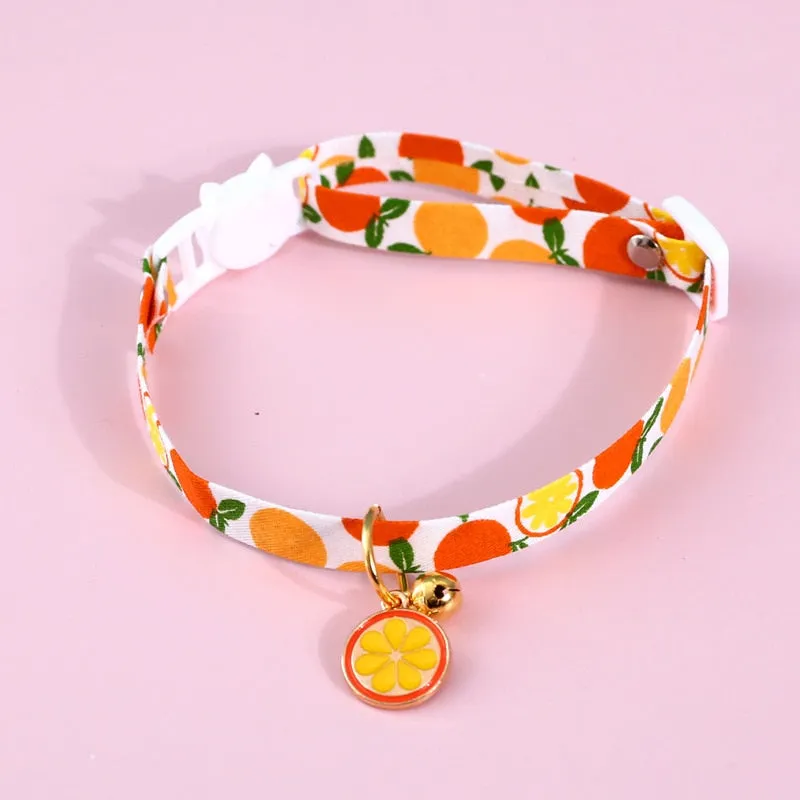 Collier aux motifs colorés avec pendentif