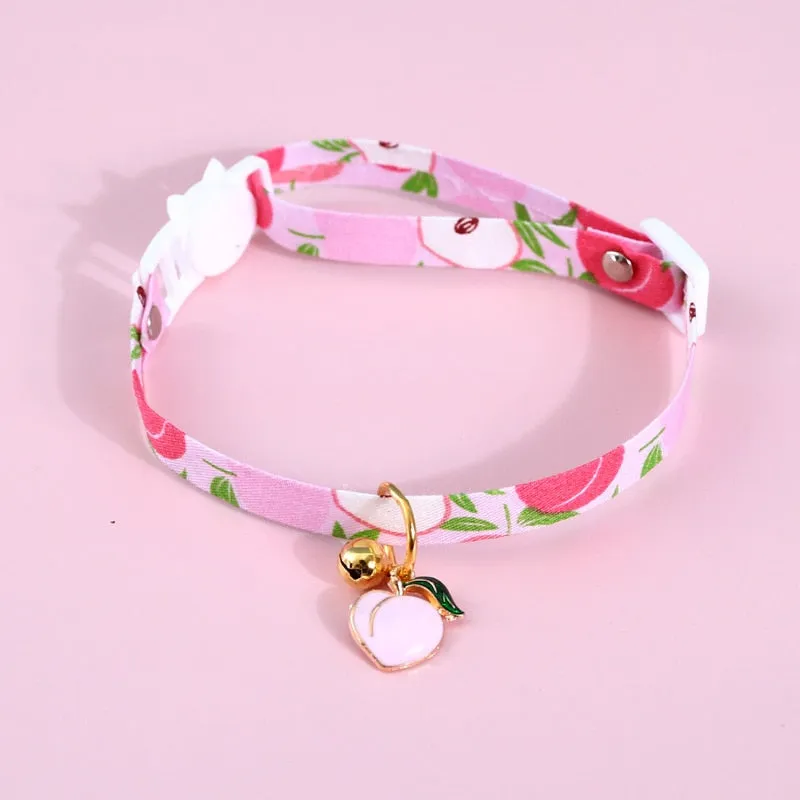 Collier aux motifs colorés avec pendentif