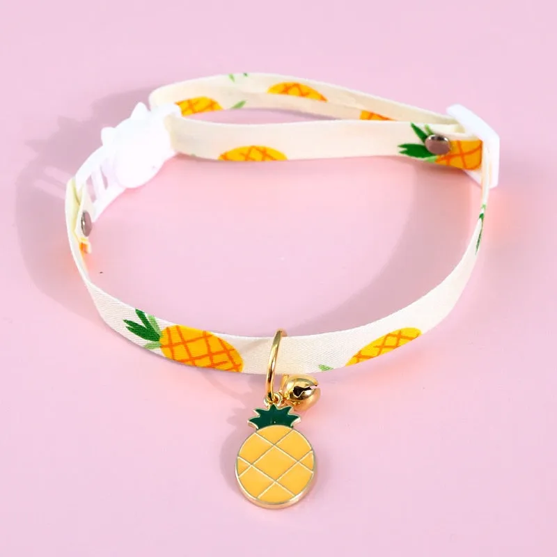 Collier aux motifs colorés avec pendentif