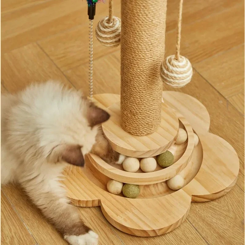 Griffoir pour chat jouet