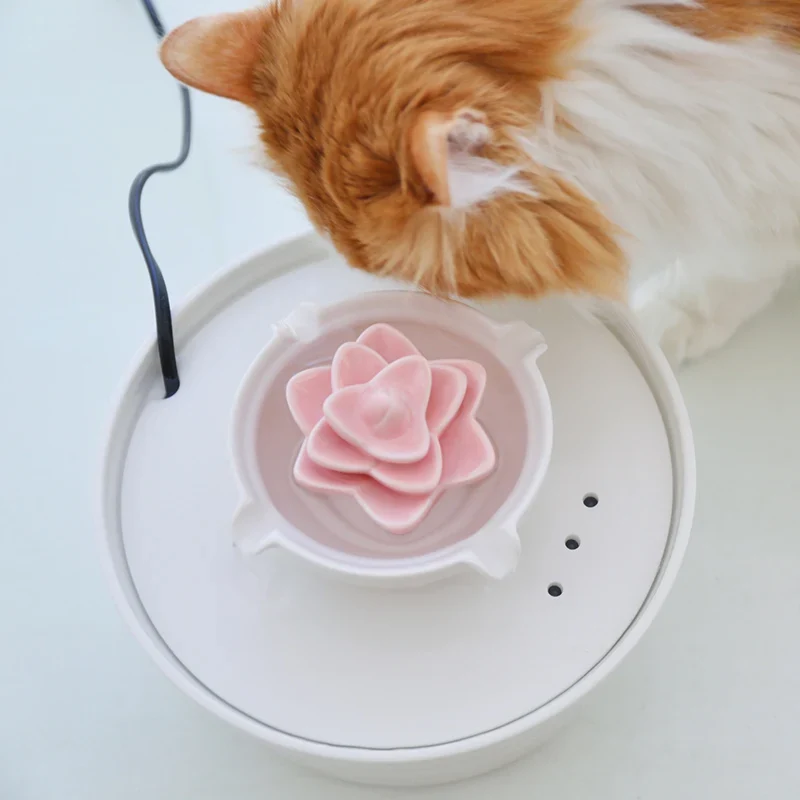 FONTAINE CERAMIQUE CHAT DESIGN FLEUR LOTUS