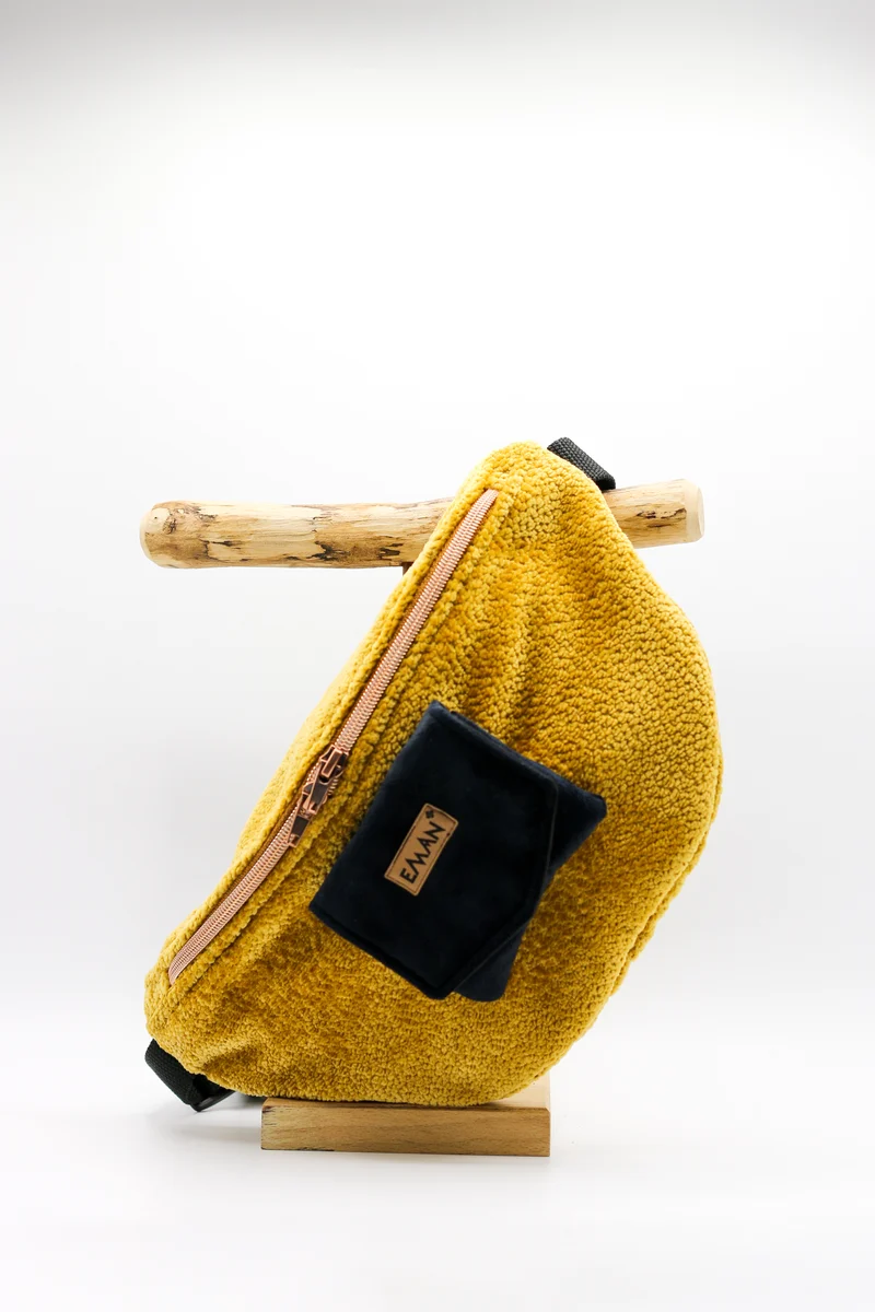 Ensemble Banane velours bouclé ocre - pochette friandises chien velours noir
