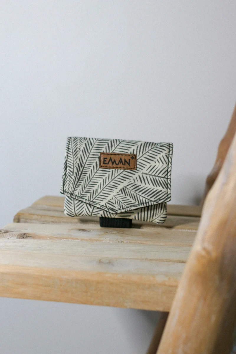 Pochette à friandises Plume crème pour chiens - Bracelet de balade