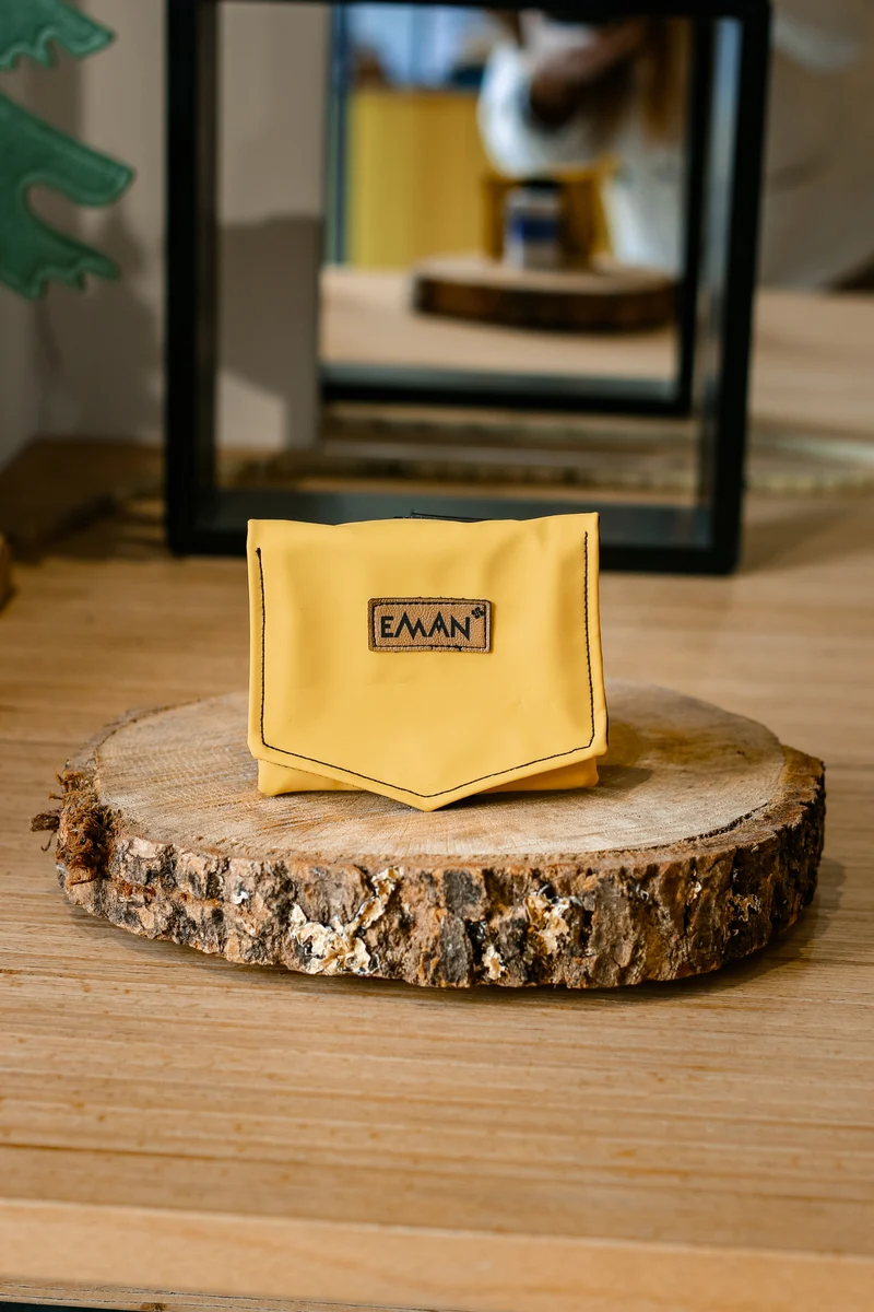 Pochette à friandises pour chiens - Bracelet de balade - Modèle Ciré jaune
