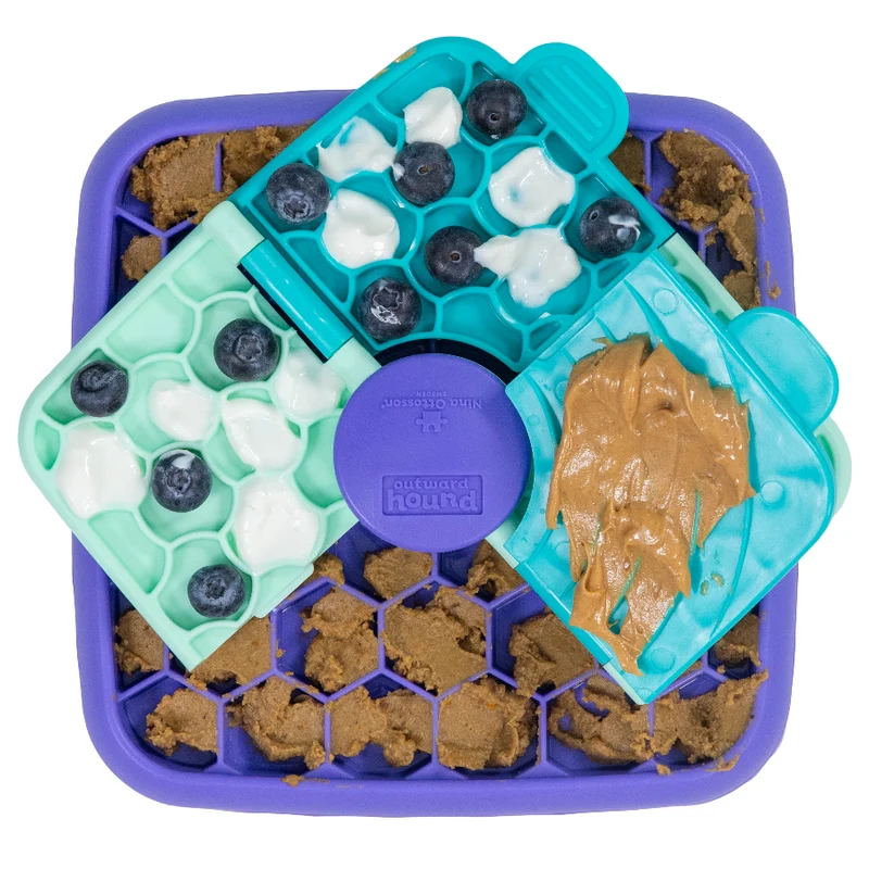 Jeu de réflexion et gamelle anti-glouton pour chien Lickin' Flip – Nina Ottosson
